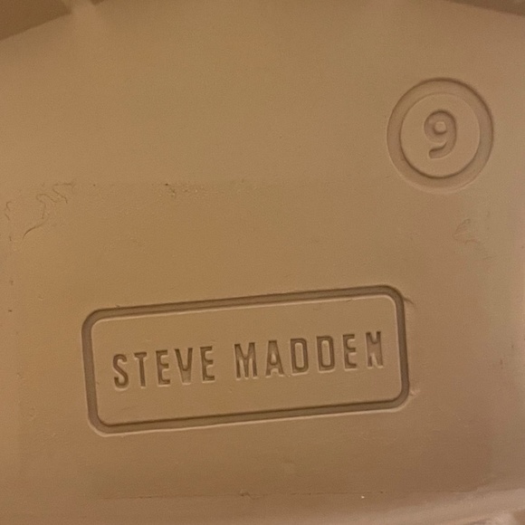 Steve Madden tan lug sole boots, lace up and zipper, size 9 - Picture 3 of 3